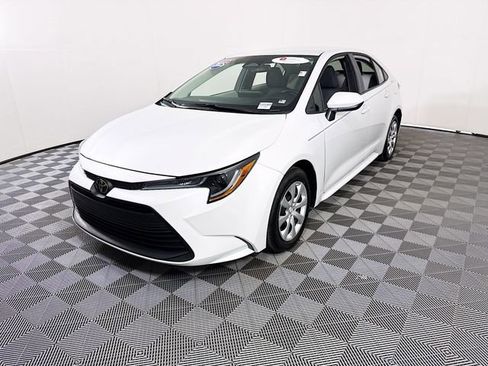 Certified 2025 Toyota Corolla LE image 3