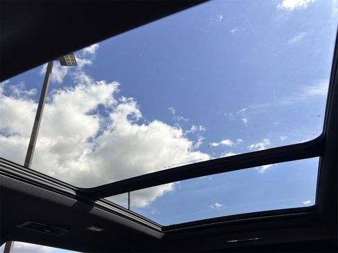 Used 2025 Chevrolet Traverse High Country image 23