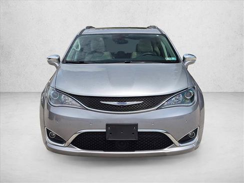 Used 2018 Chrysler Pacifica Limited w/ Advanced Safetytec Group FWD image 2