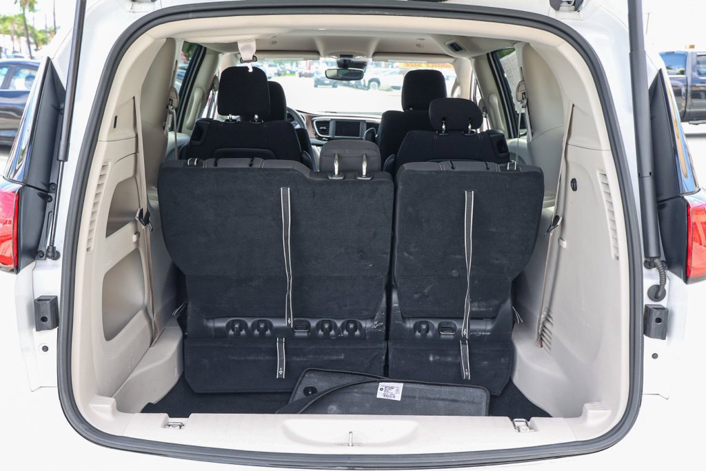 Used 2024 Chrysler Voyager LX FWD image 17