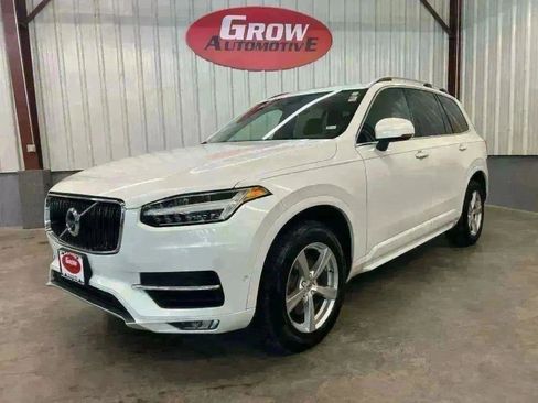 Used 2017 Volvo XC90 T5 Momentum w/ Vision Package image 7