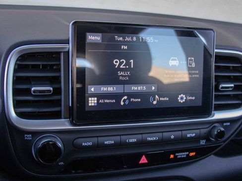 Used 2025 Hyundai Venue SEL image 12