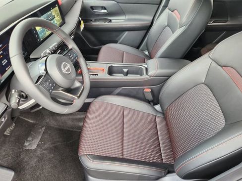 New 2025 Nissan Kicks SR image 9