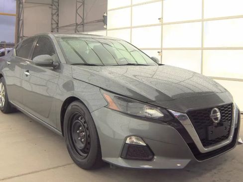 Used 2022 Nissan Altima 2.5 S FWD image 2