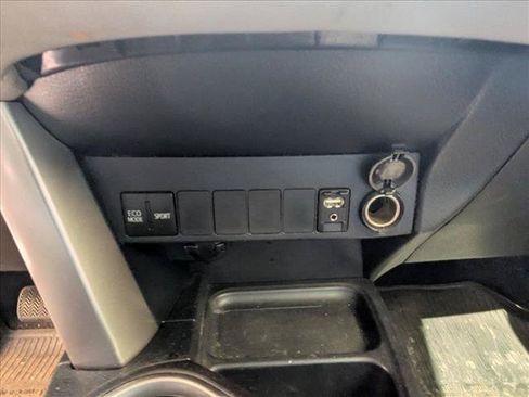 Used 2016 Toyota RAV4 XLE AWD/4WD image 16