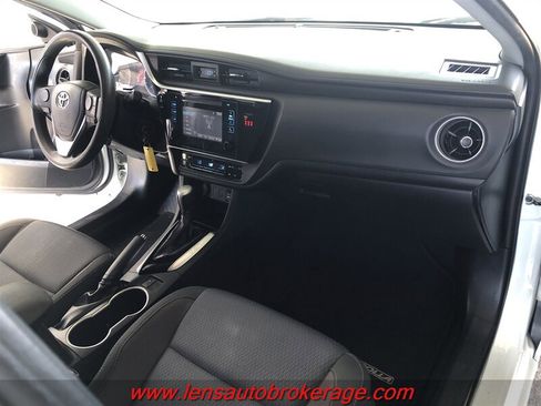 Used 2018 Toyota Corolla LE FWD image 22