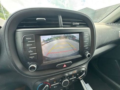 Used 2020 Kia Soul LX FWD image 16
