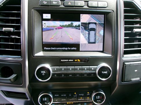 Used 2020 Ford Expedition Platinum image 18