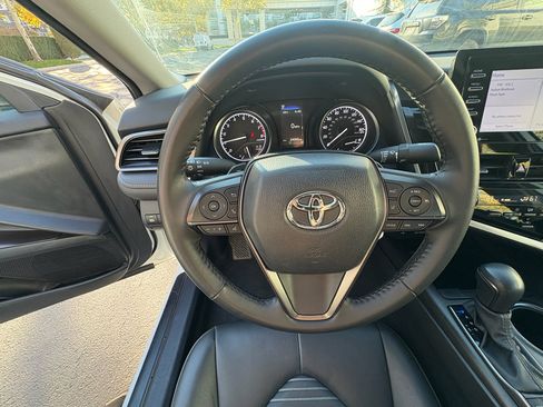 Used 2024 Toyota Camry SE image 18