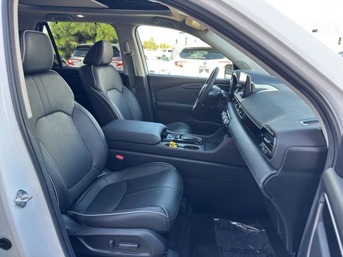 Used 2025 Honda Pilot Elite image 19