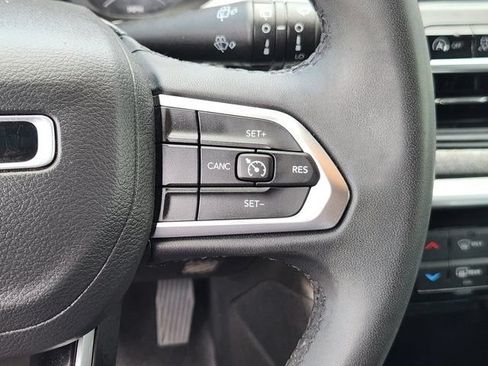 Used 2024 Jeep Compass Latitude AWD/4WD image 29