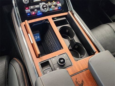 New 2024 Lincoln Navigator Black Label image 20