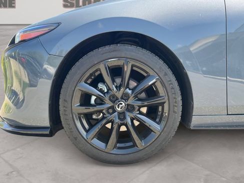 Used 2021 MAZDA MAZDA3 Hatchback w/Premium Plus Pkg image 14