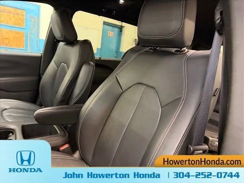 Used 2025 Chrysler Pacifica Select FWD image 18