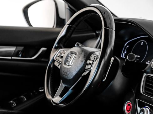 Used 2018 Honda Accord Sport image 13