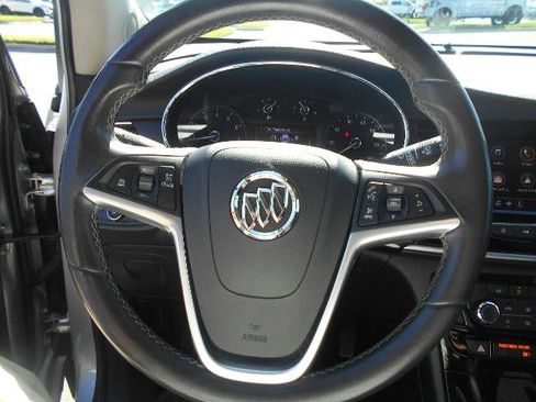 Used 2022 Buick Encore Preferred w/ Safety Package AWD/4WD image 4