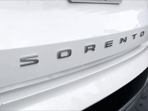 Used 2022 Kia Sorento SX image 11