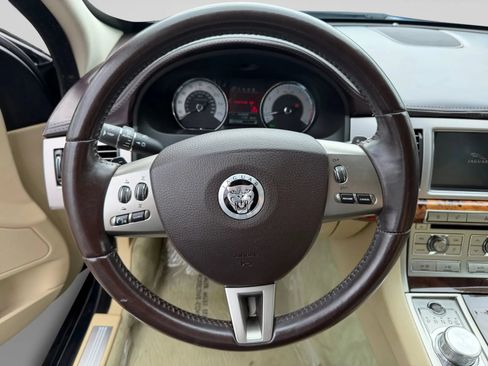 Used 2010 Jaguar XF Premium RWD image 20