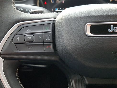 Certified 2023 Jeep Grand Cherokee Altitude image 21