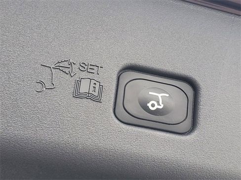 Certified 2025 Lincoln Nautilus Premier image 34