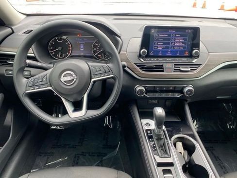 Used 2023 Nissan Altima 2.5 SV AWD/4WD image 9