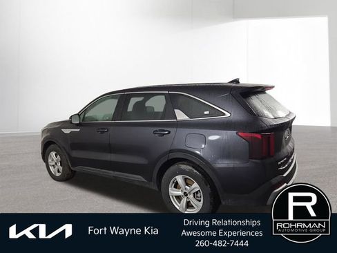 Certified 2025 Kia Sorento LX image 10