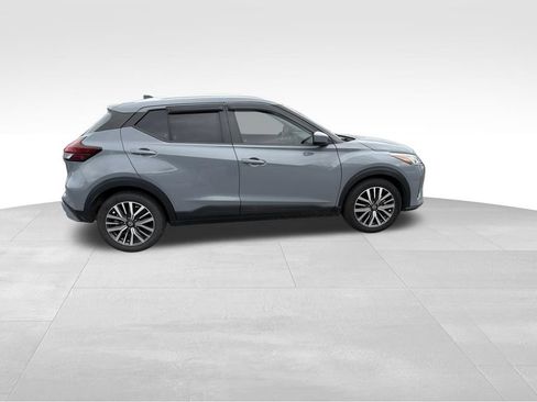 Used 2021 Nissan Kicks SV FWD image 9