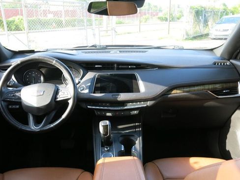 Used 2019 Cadillac XT4 Premium Luxury FWD image 19