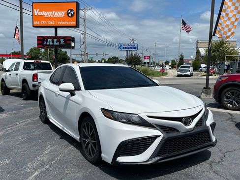 Used 2021 Toyota Camry SE FWD image 1