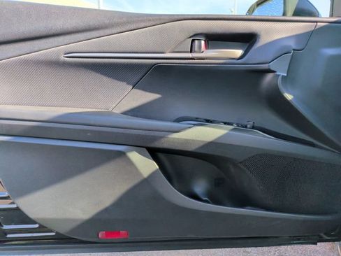 Used 2025 Toyota Camry SE FWD image 9