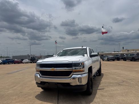 Used 2017 Chevrolet Silverado 1500 LT w/ All Star Edition AWD/4WD image 7