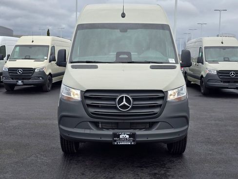 New 2025 Mercedes-Benz Sprinter 2500 image 9