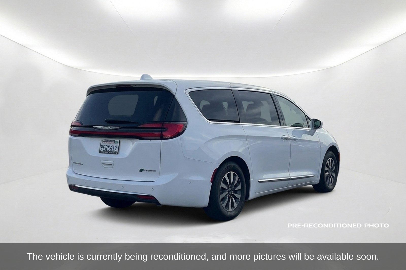 Used 2022 Chrysler Pacifica Limited FWD image 6