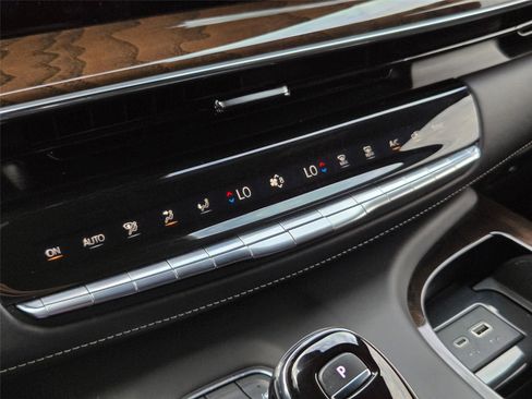 Used 2023 Cadillac Escalade Sport Platinum w/ Heavy-Duty Trailer Package AWD/4WD image 21