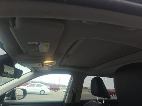 Used 2021 Toyota Highlander XLE image 9