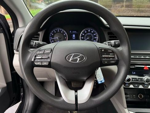 Used 2020 Hyundai Elantra SEL image 14