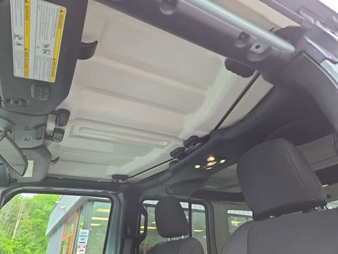 Used 2023 Jeep Wrangler Unlimited w/ Cold Weather Group AWD/4WD image 17