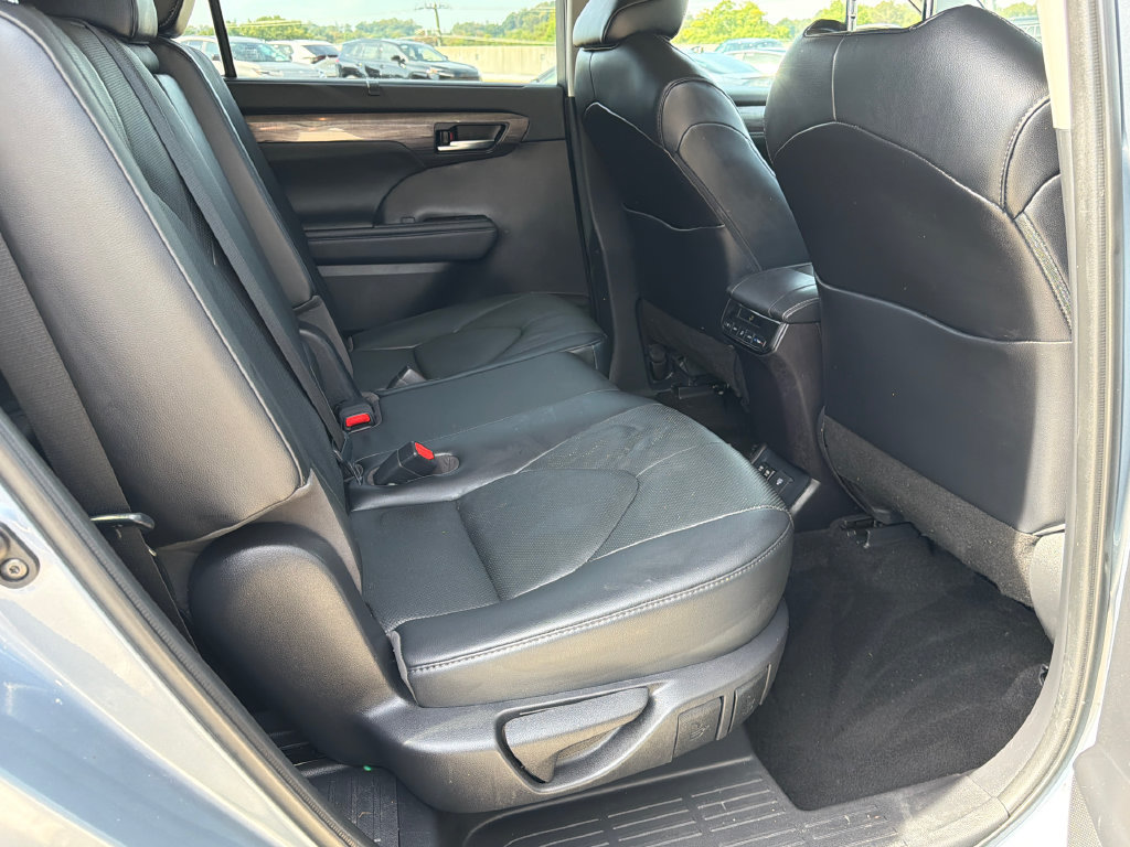 Used 2021 Toyota Highlander Limited AWD/4WD image 12