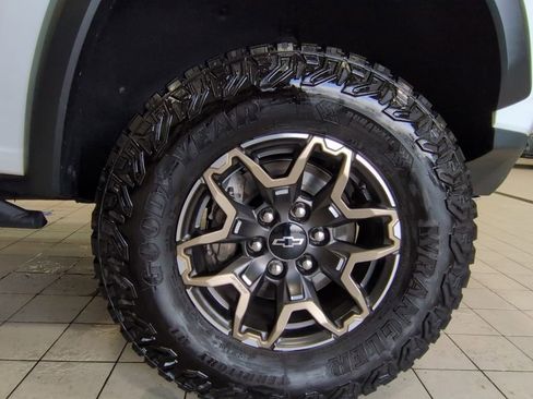 Used 2024 Chevrolet Colorado ZR2 w/ Safety Package image 23