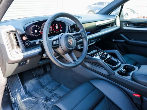 New 2025 Porsche Cayenne image 4