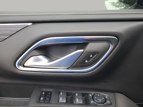 Used 2024 GMC Yukon XL SLT w/ SLT Luxury Package image 27