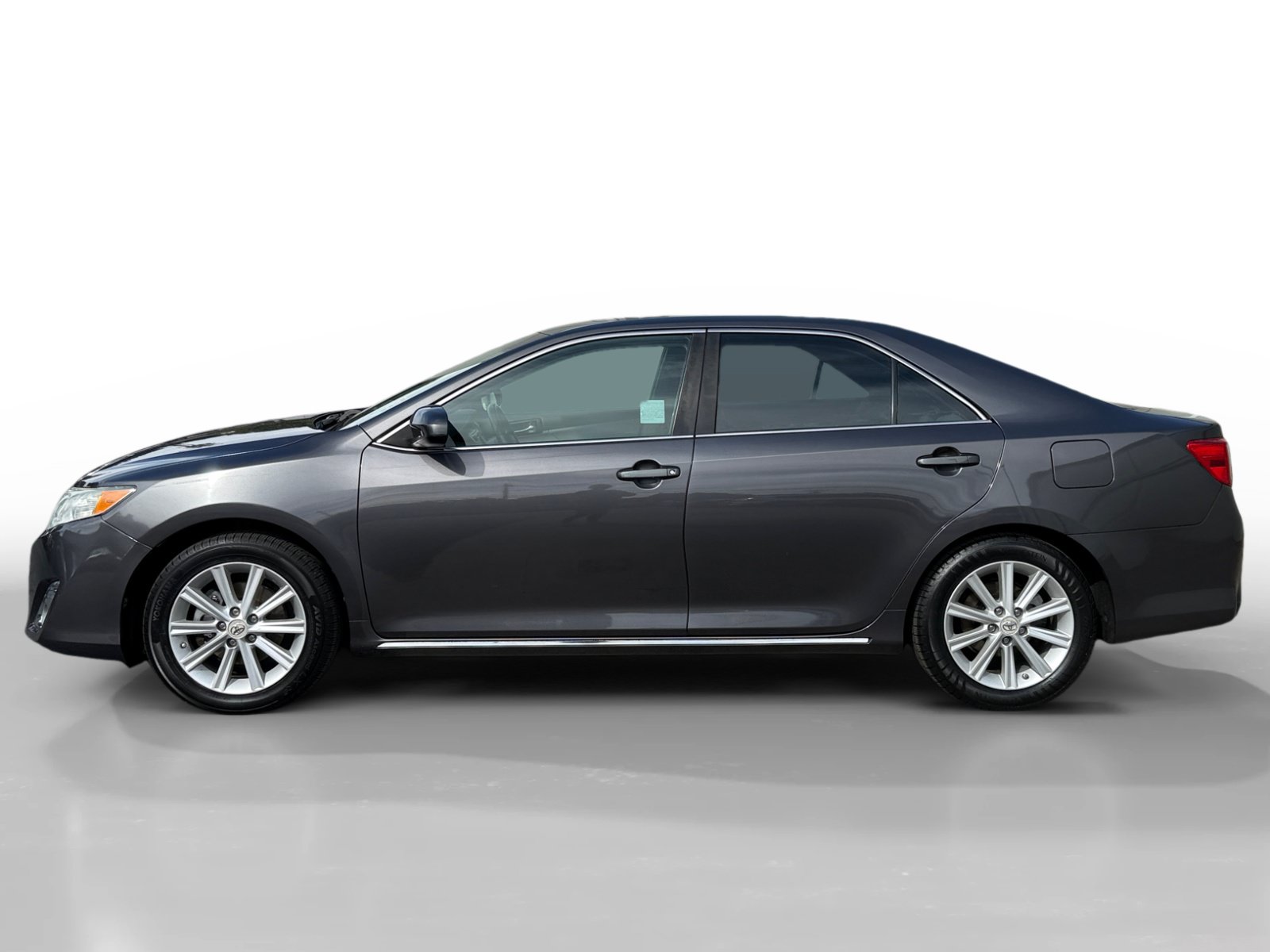 Used 2012 Toyota Camry XLE w/ Convenience Pkg FWD image 2