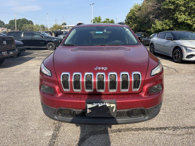 Used 2016 Jeep Cherokee Sport FWD image 4