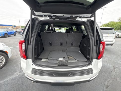 Used 2025 GMC Yukon Denali AWD/4WD image 13
