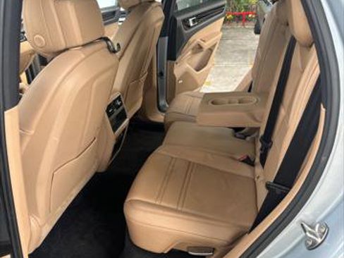 Used 2020 Porsche Cayenne image 12