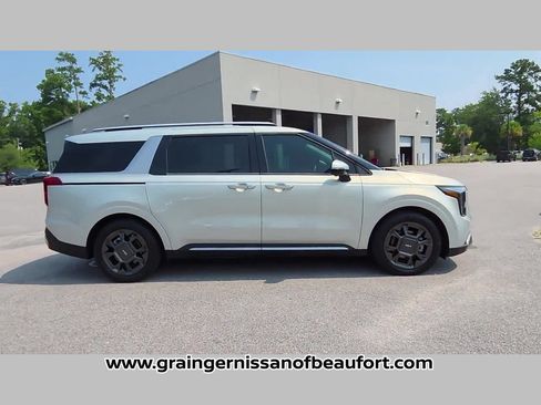 Used 2025 Kia Carnival SX FWD image 36