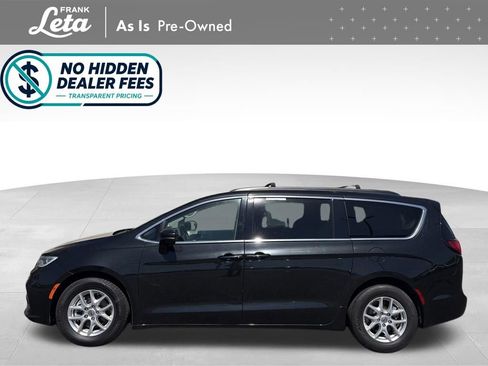 Used 2022 Chrysler Pacifica Touring-L FWD image 3