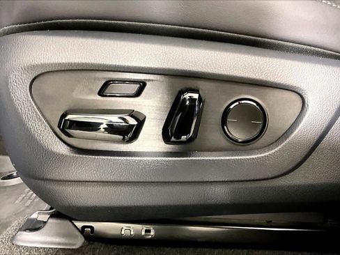 Used 2024 Lexus GX 550 w/ Accessory Package (Z1) image 32