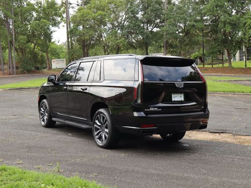 Used 2024 Cadillac Escalade ESV Sport AWD/4WD image 5