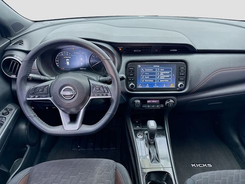 Used 2022 Nissan Kicks SR w/ Interior Electronics Package FWD image 14